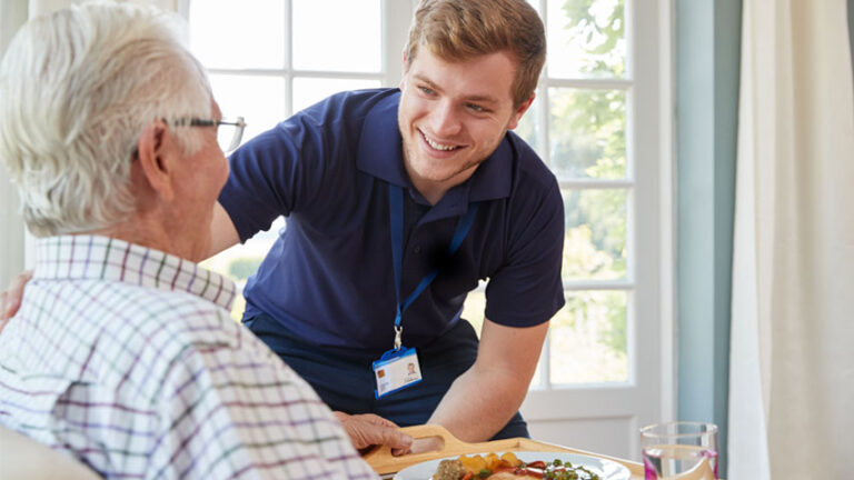 6 Shortcuts to Simplify Employee Scheduling at Long-Term Care Centers