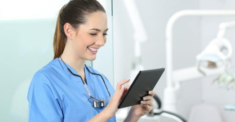 Woman in healthcare putting in a request into the leave management system